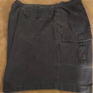 Men’s navy cargo shorts